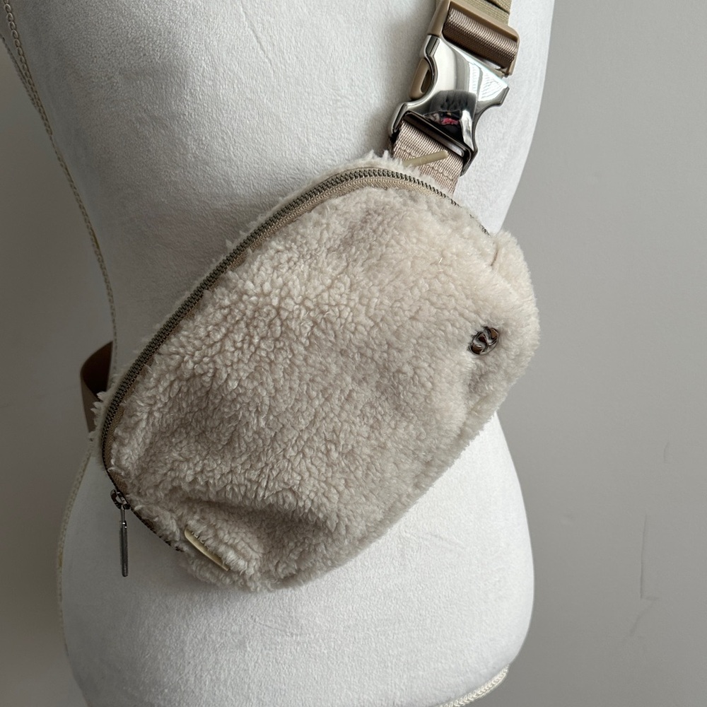 Lululemon Sherpa Fanny Pack